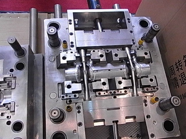 廣東塑膠模具加工廠家，注塑生產工廠，手樣加工