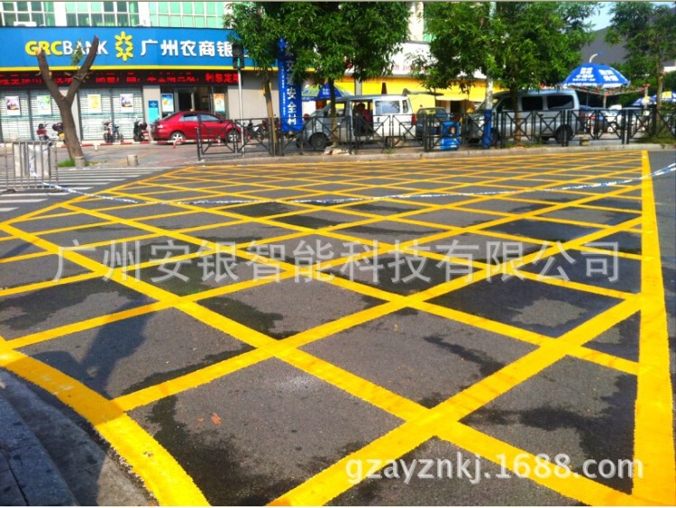 大量施工廣州蘿崗、番禺、學校、南沙酒店道路停車位熱熔劃線標線