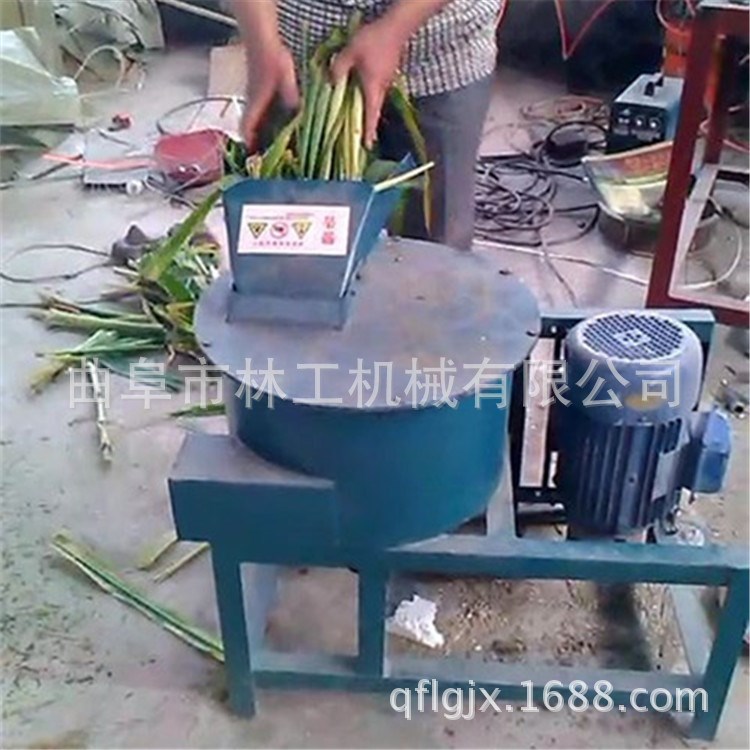 玉米秸稈粉碎機(jī)報(bào)價(jià) 鮮牧草飼料粉碎鍘草機(jī)型號(hào)豬飼料打漿機(jī)