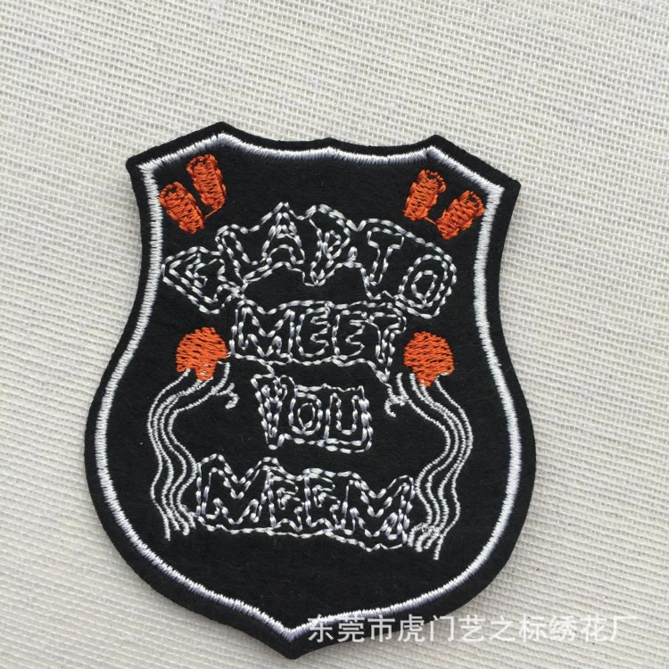 供應(yīng)各類繡花加工 包邊鎖邊繡花徽章 刺繡布標(biāo) 繡花章訂做定制