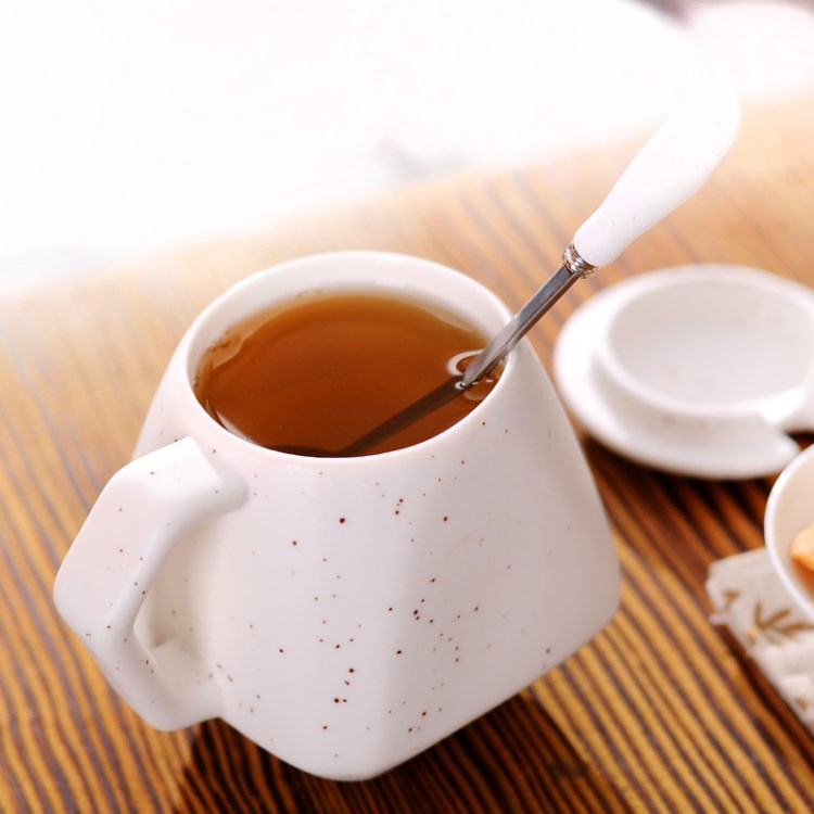 創(chuàng)意陶瓷咖啡馬克杯子禮品廣告水杯帶蓋勺公司雕刻訂做制logo