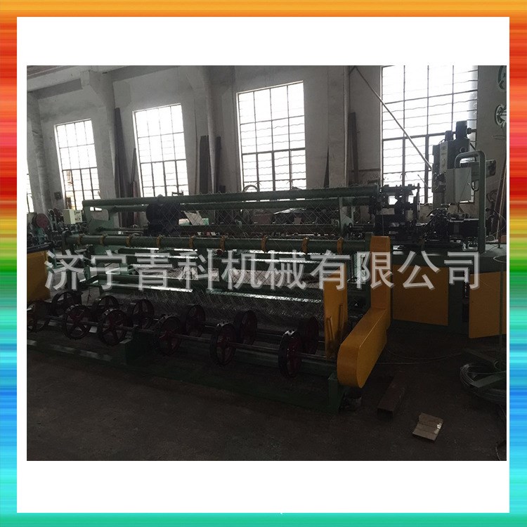 全自動(dòng)操場(chǎng)圍欄網(wǎng)機(jī) 防護(hù)勾花網(wǎng)設(shè)備 編織菱形網(wǎng)成型機(jī)