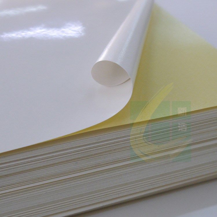 空白a4纸特光纸不干胶标签光面纸卷装不干胶原材料标签贴纸封口纸