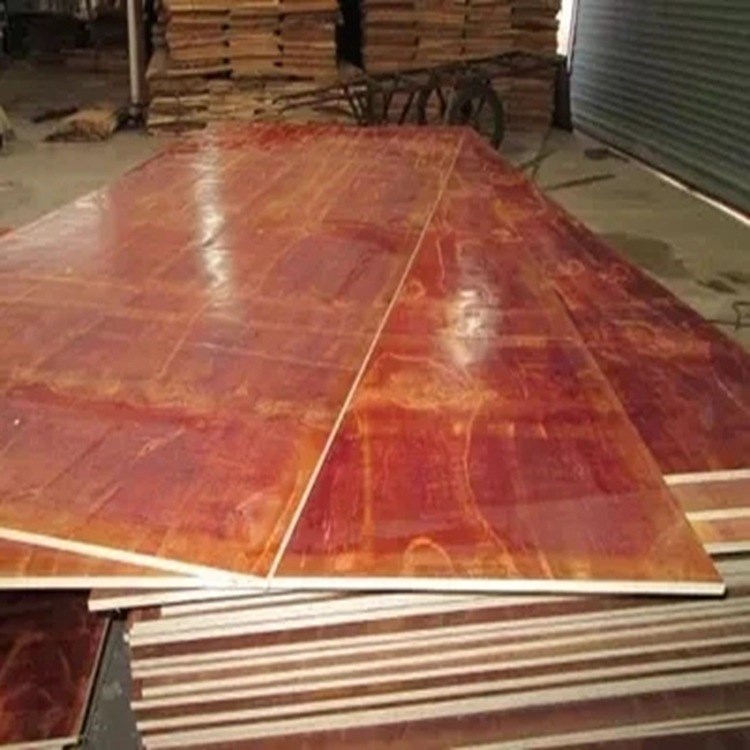 廠家直銷松木面建筑模板多種規(guī)格工地用1.4膠合板木模板