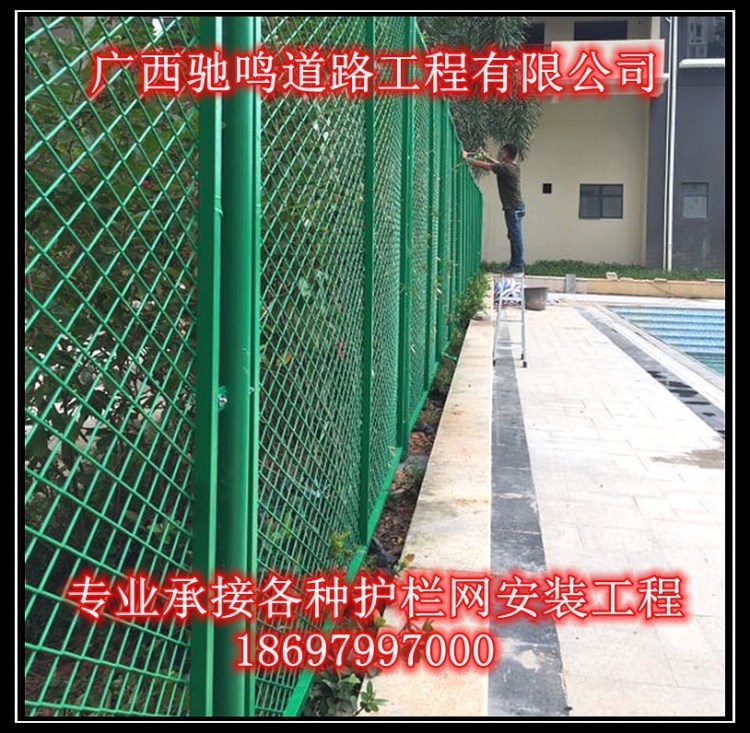 廠家供應(yīng)廣西公路邊框護(hù)欄網(wǎng)南寧鐵路圍欄網(wǎng)橋梁防護(hù)網(wǎng)果園隔離網(wǎng)