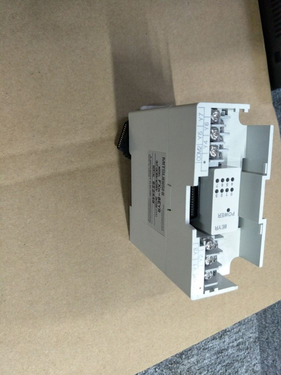 原裝拆機成色漂亮三菱模塊FX2N-8EYR現貨FX2N-8EYR功能完好包好用