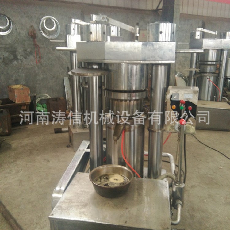 暢銷(xiāo)多功能商用榨油機(jī) 100型螺旋榨油機(jī) 油菜籽榨油機(jī)可信賴(lài)