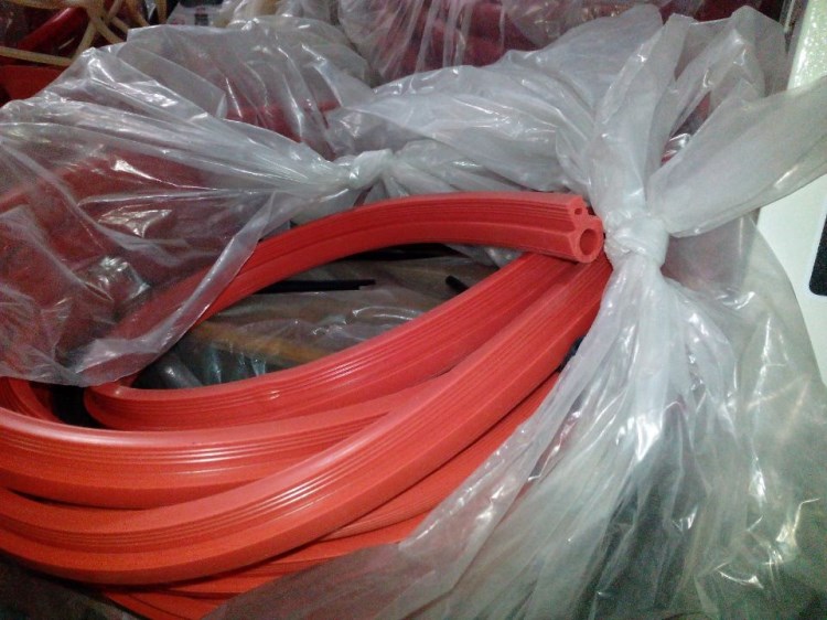 批發(fā)志圣烤箱密封膠條 線路板烤箱密封條等 10米包郵