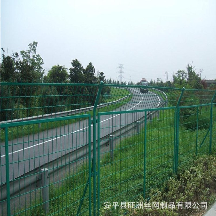 公路專用方管框架綠色鐵絲圍擋廠家 道路交通隔離圍欄網價格