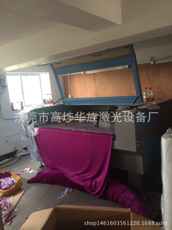 東莞華族1680服裝面料激光切割機