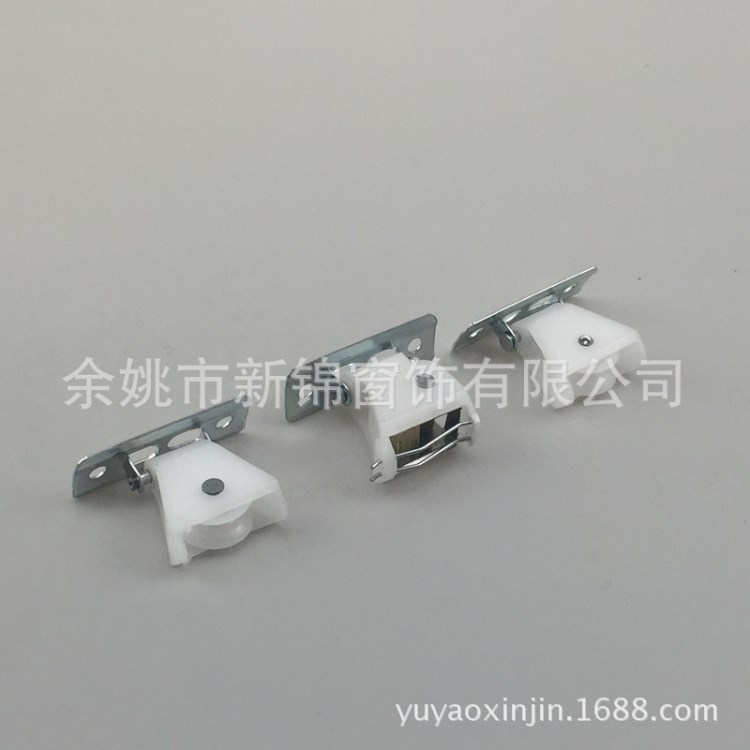 竹簾配件 鎖具 滑輪   廠家直銷 供應(yīng)各類窗簾配件(圖)