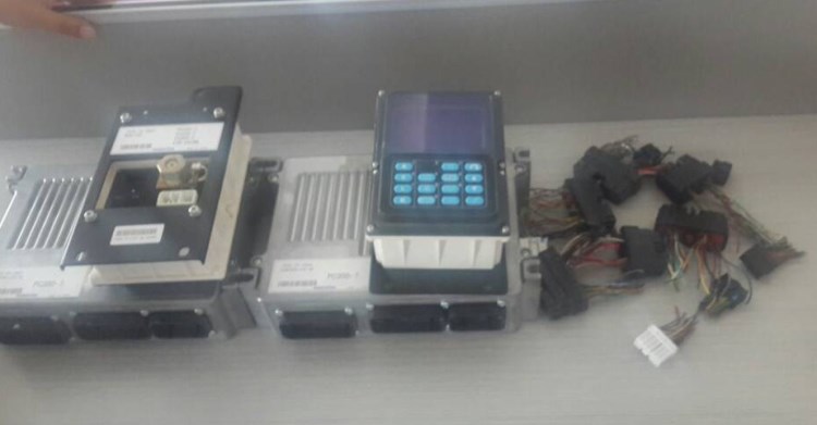 挖掘機配件  PC70-8顯示屏7835-31-3401  張然0537-3366971