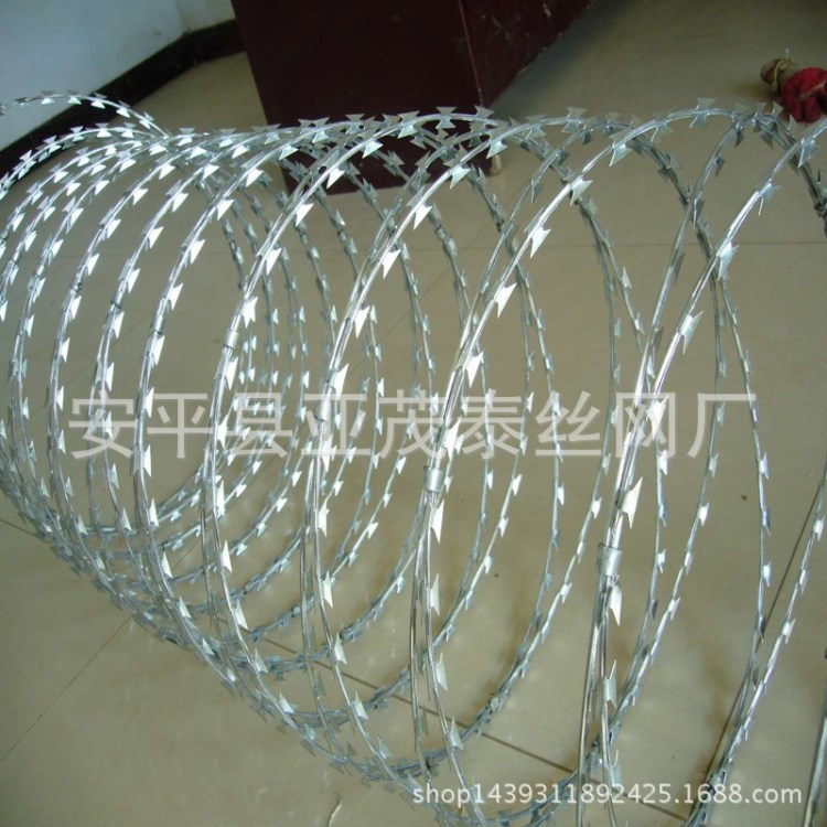 廠家直銷BTO-22不銹鋼圍欄防護刀片刺網  堅固耐磨抗氧化刀片刺網