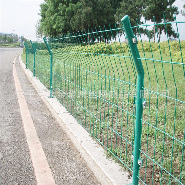 廠家直銷雙邊絲護(hù)欄網(wǎng) 高速公路場地圍欄批發(fā) 現(xiàn)貨護(hù)欄批發(fā)定制