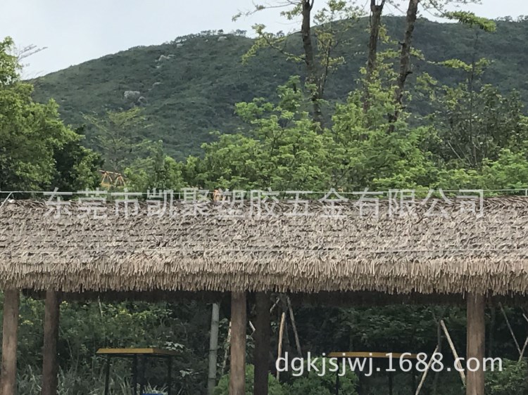 云南長廊防腐木涼亭茅草屋PVC仿真塑膠茅草瓦PE茅草廠家新品上市