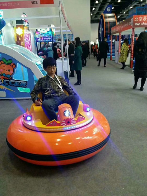 源頭廠家 歐洲風(fēng)格吸引力兒童充氣 電瓶碰碰車 Bumper Car