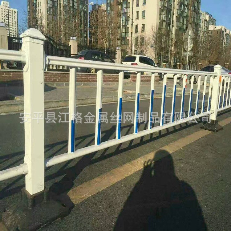 桐城工業機非隔離欄市政護欄廠家公路防撞隔離道路中間護欄