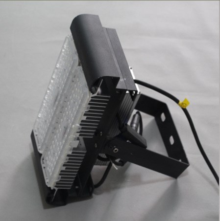 供應(yīng)5年質(zhì)保三防燈LED燈具120W隧道燈 化工廠房燈具