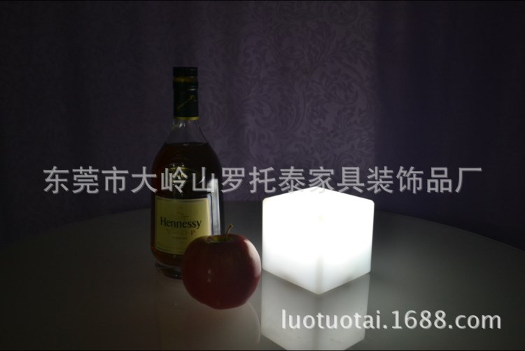 LED七彩正方形方塊燈裝飾小夜燈炫彩節(jié)慶婚慶禮品家居發(fā)光立方塊