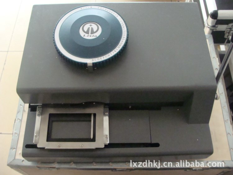 凸字打碼機 凸字打標機 凸字標牌打印機 利霞自動化