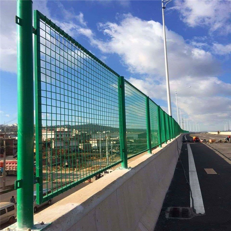 圈地園林雙邊絲護欄網綠色高速公路護欄網青島河道水庫防護網廠家