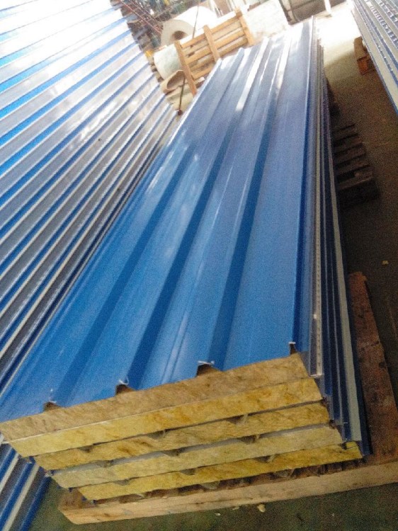 厂家直供岩棉彩钢夹芯板价格表 屋顶保温隔热材料 耐火保温隔热材