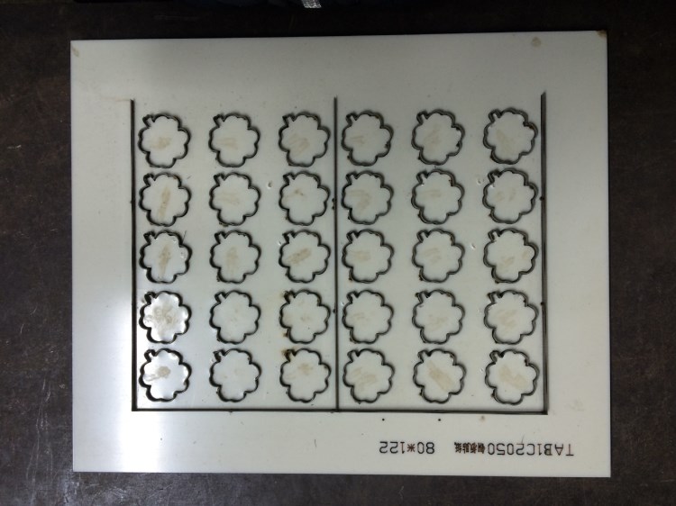 制作各种高品质玩具贴纸激光刀模