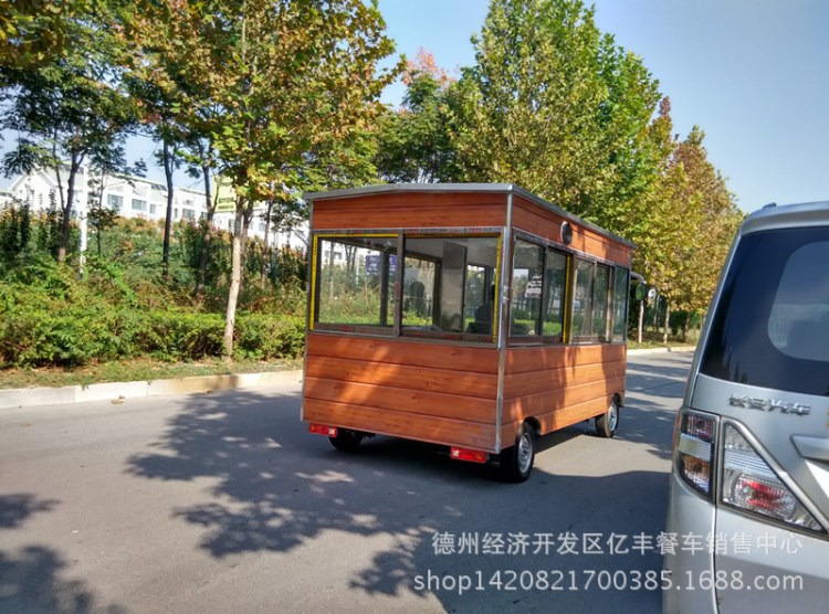 出售全新電動(dòng)三輪四輪餐車小吃車燒烤美食麻辣燙房車