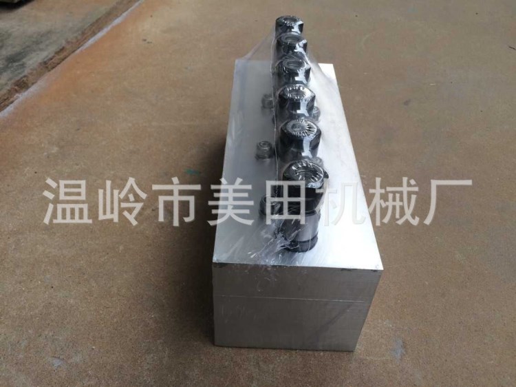 直列6軸多軸器、固定式多軸器