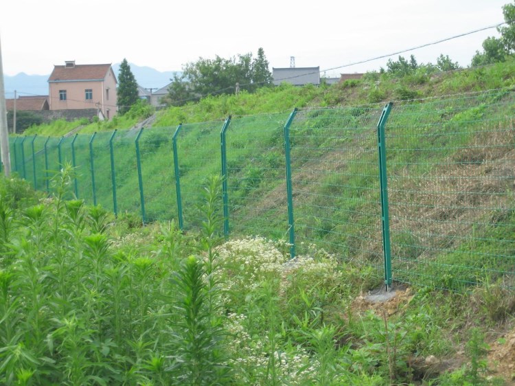 護欄網生產廠家遠銷新疆上海福州
