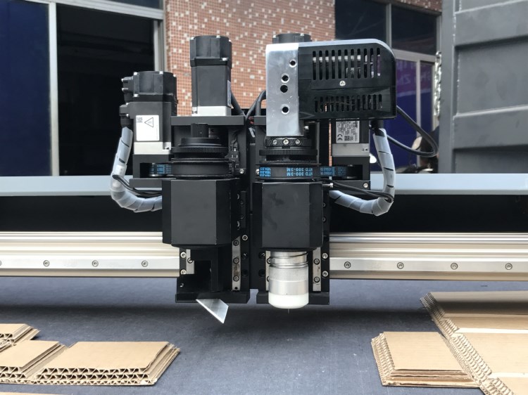 【電腦數(shù)字打樣機、服裝cad出格打樣機】紙箱打樣機/ 鞋樣打樣機