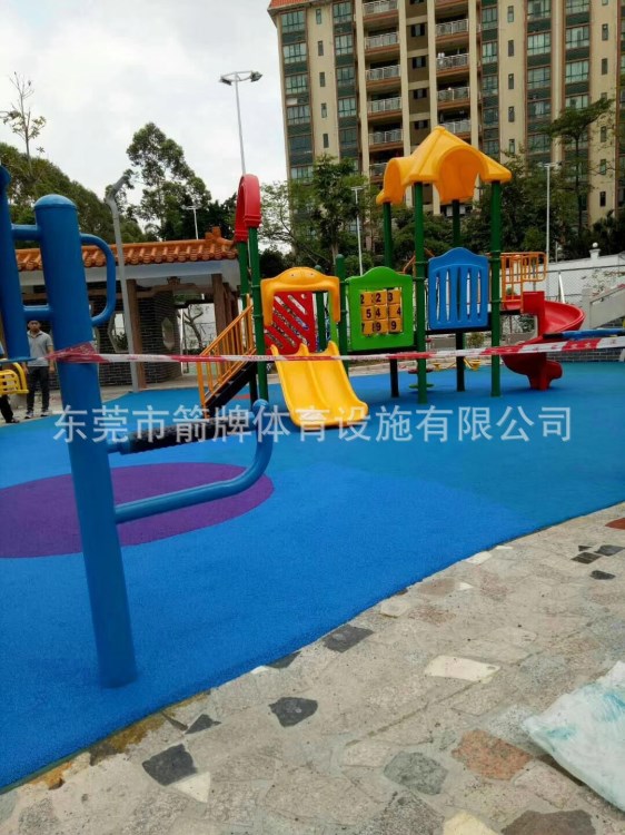 学校幼儿园地垫 小区防滑高耐磨地垫 供应彩色橡胶颗粒全国可施工