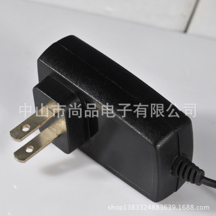 款式多樣經(jīng)銷T28黑色500mA帶線充電器直充Micro USB220電器