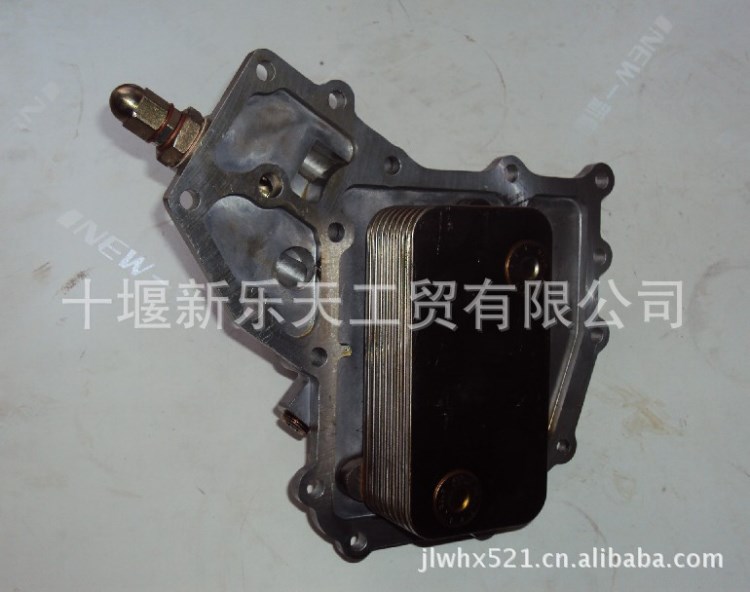 B供應(yīng)東風(fēng)4H發(fā)動機(jī)機(jī)油冷卻器芯總成1012BF11-010