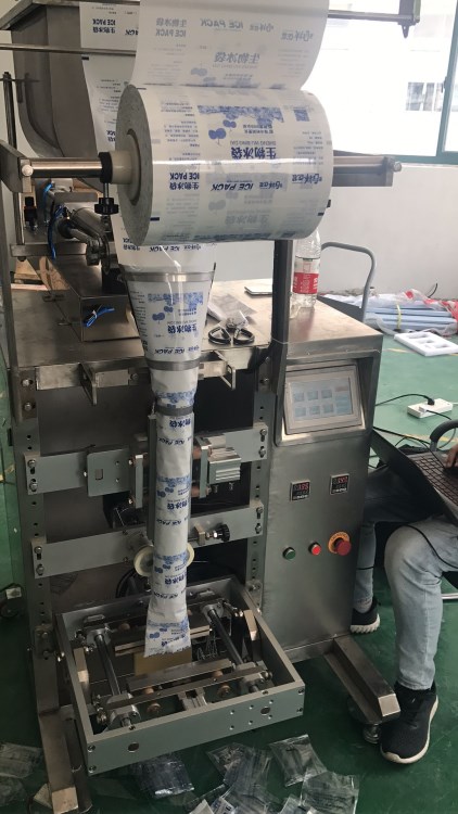 直銷全自動冰袋包裝機，暖寶寶包裝機，醬類灌裝機，液體灌裝機