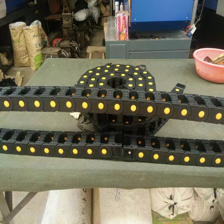 廠家批發(fā)銷售電纜拖鏈塑料拖鏈  工程電纜拖鏈 油管導(dǎo)鏈