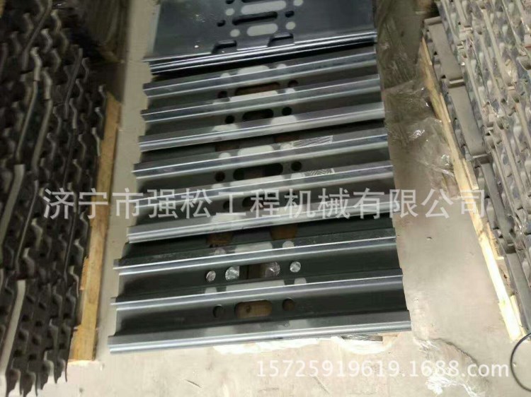 大量供應(yīng)挖掘機(jī)pc200  220  450  支重輪    驅(qū)動(dòng)齒  履帶板