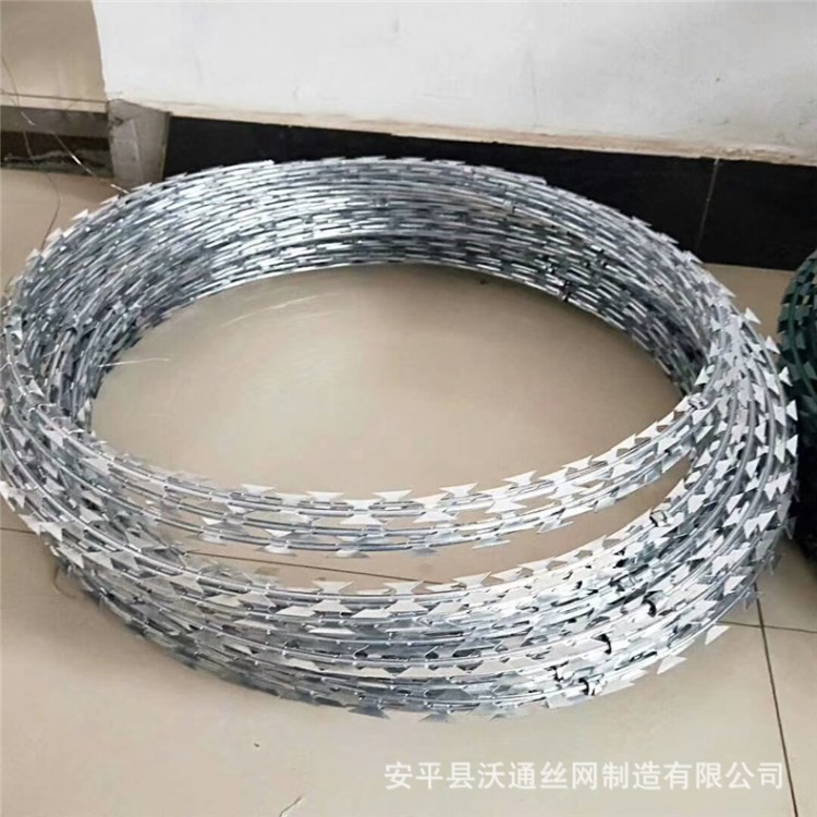 河北省刺絲滾籠廠家刀片刺繩批發(fā)螺旋式蛇腹網(wǎng)現(xiàn)貨銷售刺繩