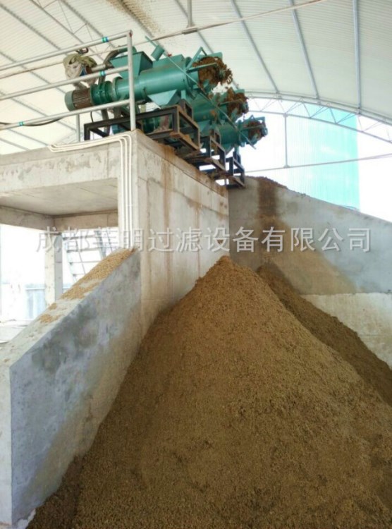 重慶新型雞糞脫水機(jī)|四川豬糞鴨糞牛糞處理機(jī)|雞糞干濕分離機(jī)現(xiàn)貨