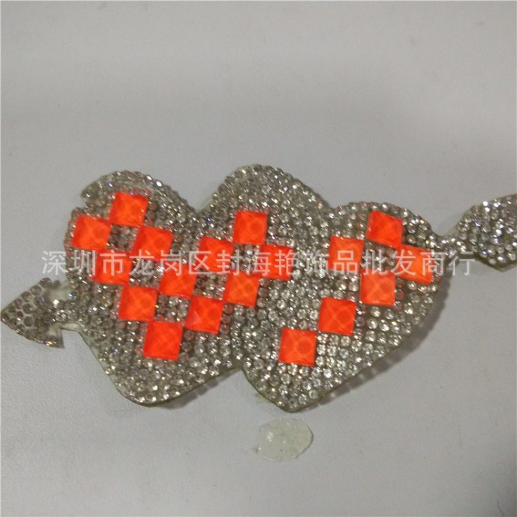 6*6玻璃加水鉆一箭雙心圖案熱熔膠燙鉆工廠直銷