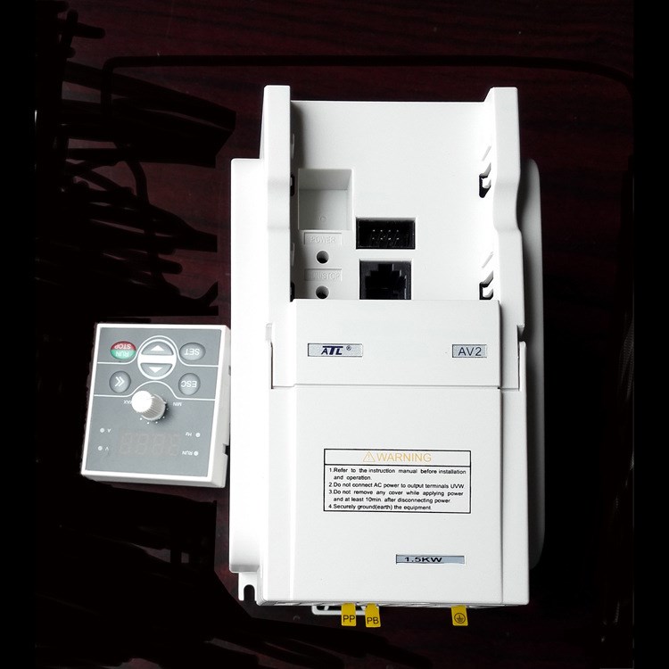 1.5kw變頻器三相380V RS485接口 塑殼高性能矢量變頻調(diào)速器