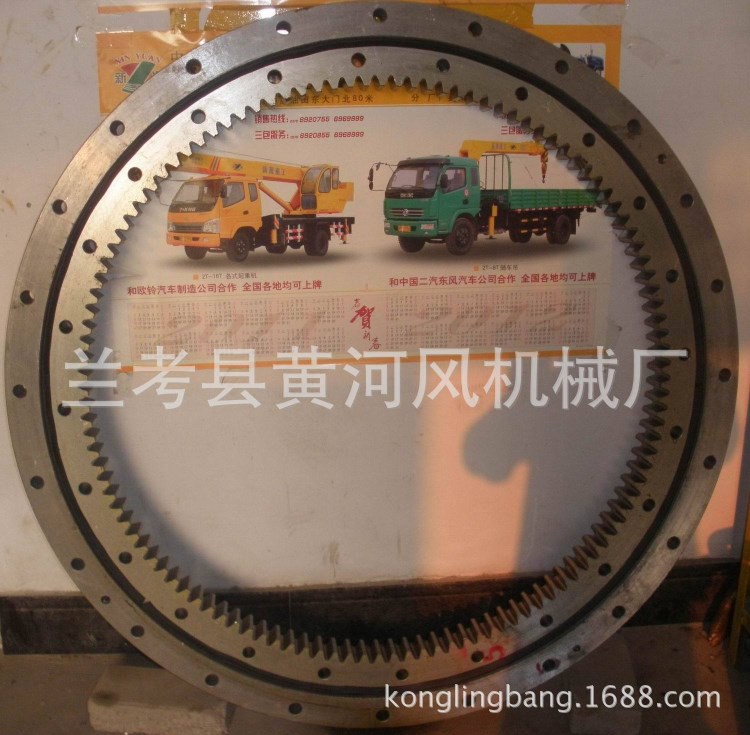 新源12噸吊車配件，8噸吊車轉(zhuǎn)盤，6噸吊車回轉(zhuǎn)支承 配套廠家