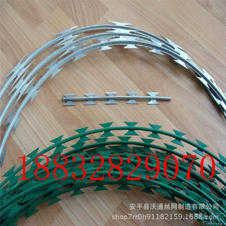 綠色刀片鐵絲網(wǎng)批發(fā)防銹浸塑刀片刺繩學(xué)校圍墻專用噴塑刺繩