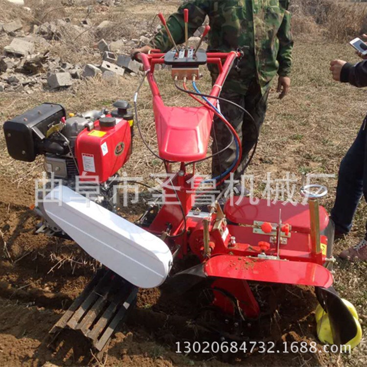 大蔥開溝培土機(jī) 河北滄州果園開溝機(jī)果微耕機(jī) 汽油田園管理機(jī)