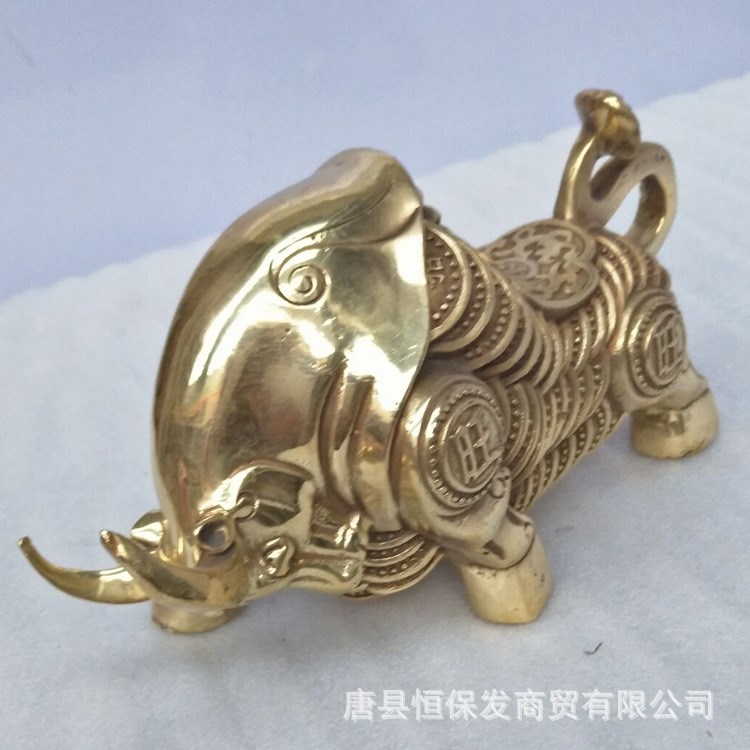 辦公桌銅牛擺件生產(chǎn)定做價(jià)格招財(cái)鎮(zhèn)宅鑄銅牛雕塑大型華爾街牛銅雕