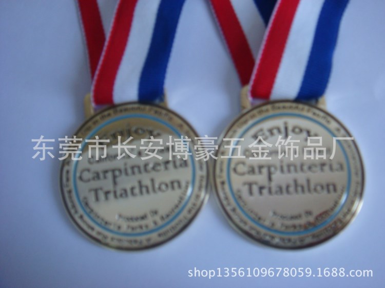生產(chǎn)：學(xué)校運(yùn)動(dòng)獎(jiǎng)牌；足球賽獎(jiǎng)牌金屬絲印銀牌；專屬獎(jiǎng)牌等等