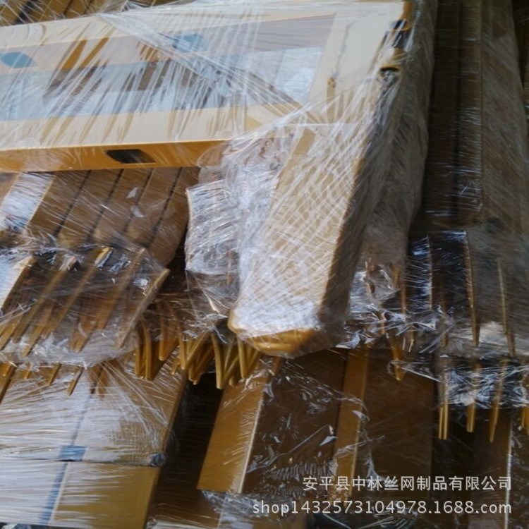 工業園區外圍的隔離圍欄     三根橫梁式不銹圍欄