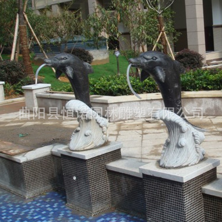 廠家供應海豚青石雕刻噴水海豚園林景觀雕塑擺件