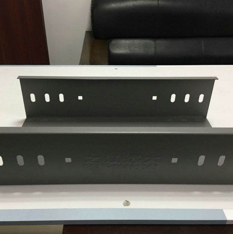 廠家直銷無孔托盤耐火防火橋架槽式電纜橋架 防腐電纜橋架