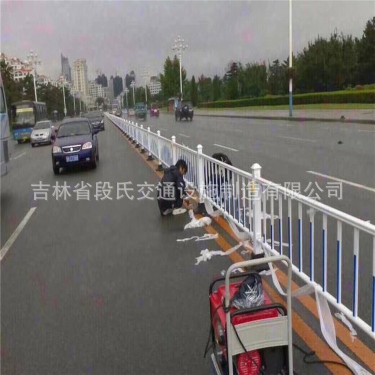 市政交通護欄批發(fā) 道路中央隔離欄 靜電噴涂 公路護欄 鐵路護欄